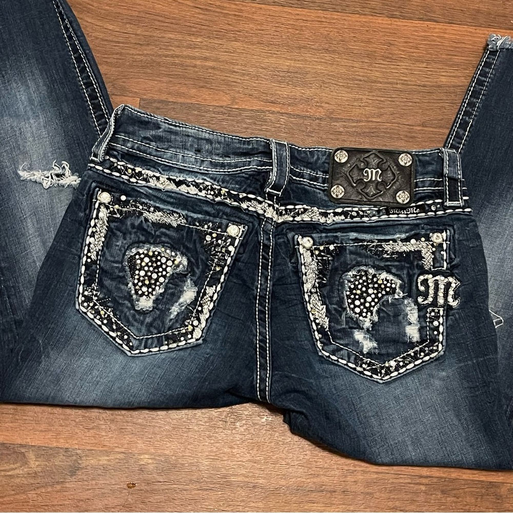 Miss Me Signature Cropped Jeans Women's 27
Distressed Dark Wash JE8025C4